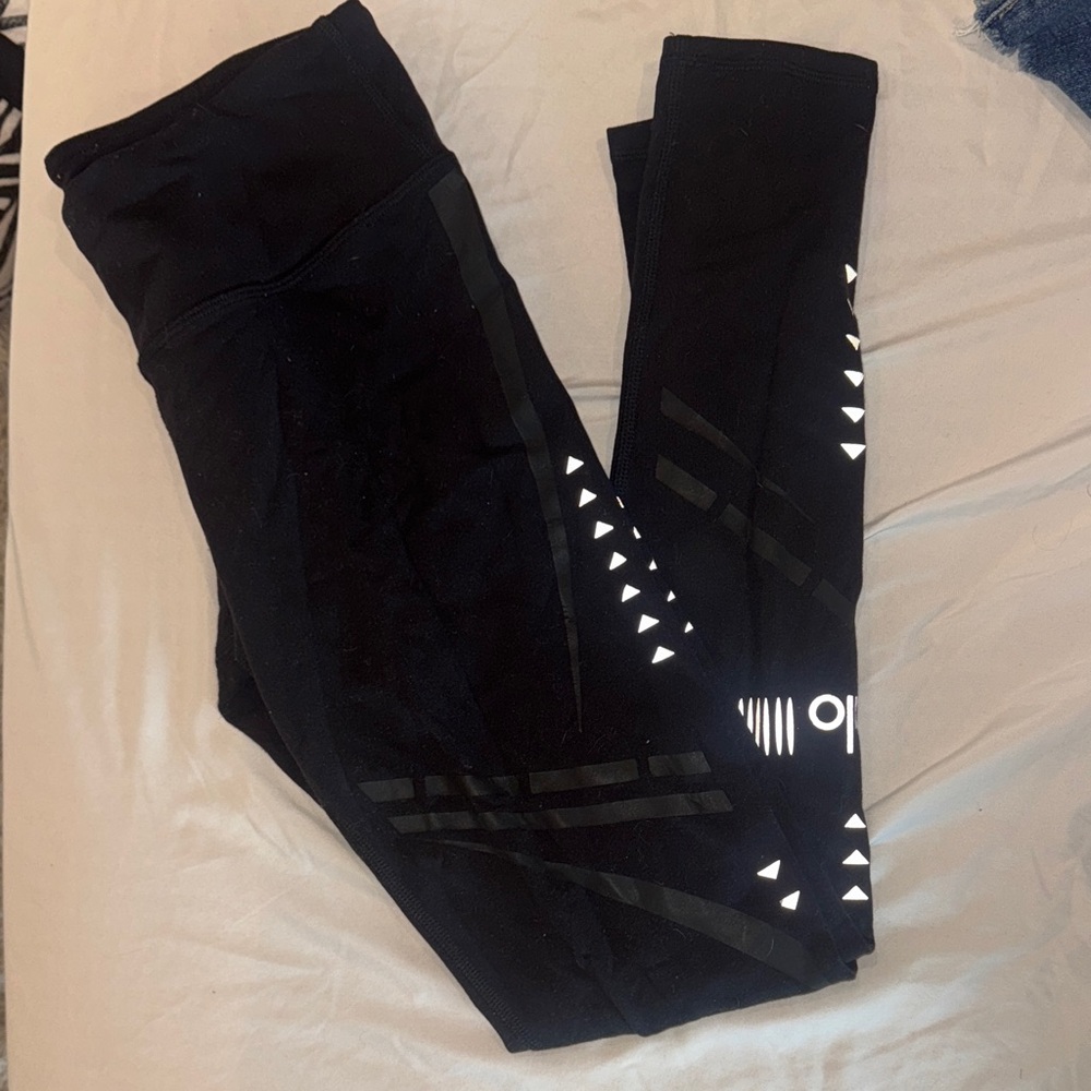 Vintage ALO Yoga Black Leggings with Reflective Triangle Accents
